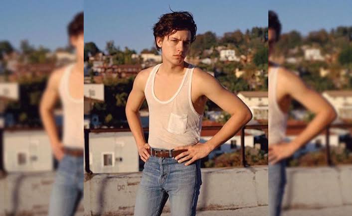 SakayanNgJeff's tweet photo. Yes, Cole Sprouse is the king of tank top

@colesprouse https://t.co/07epSf4Gxi