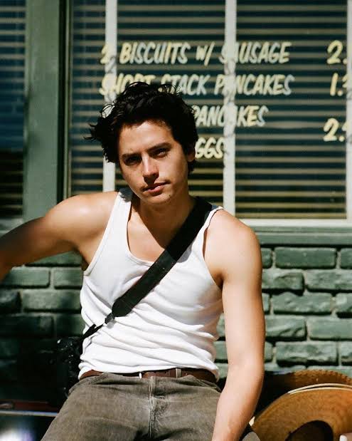 SakayanNgJeff's tweet photo. Yes, Cole Sprouse is the king of tank top

@colesprouse https://t.co/07epSf4Gxi