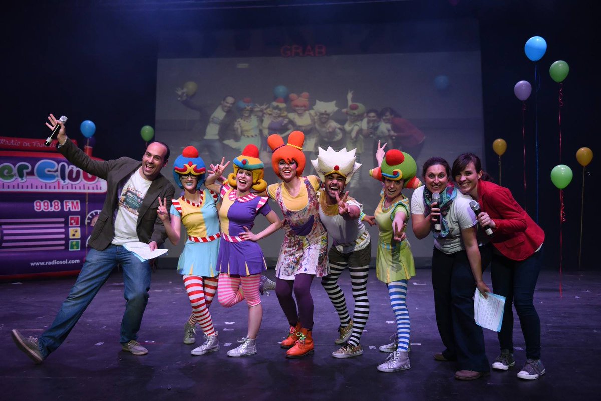 A punto de comenzar #DivereclubSolRadio en <a href="/solradiomadrid/">Sol Radio</a> y acordándome de los compis que han presentado el programa a lo largo de los años: <a href="/MateoGonzalez/">Mateo González</a>, Iñaki, Ana, Inma y sobre todo <a href="/AliciaPuenteC/">Alicia Puente</a>. También tengo en la cabeza a todo los artistas infantiles y a los oyentes.😙