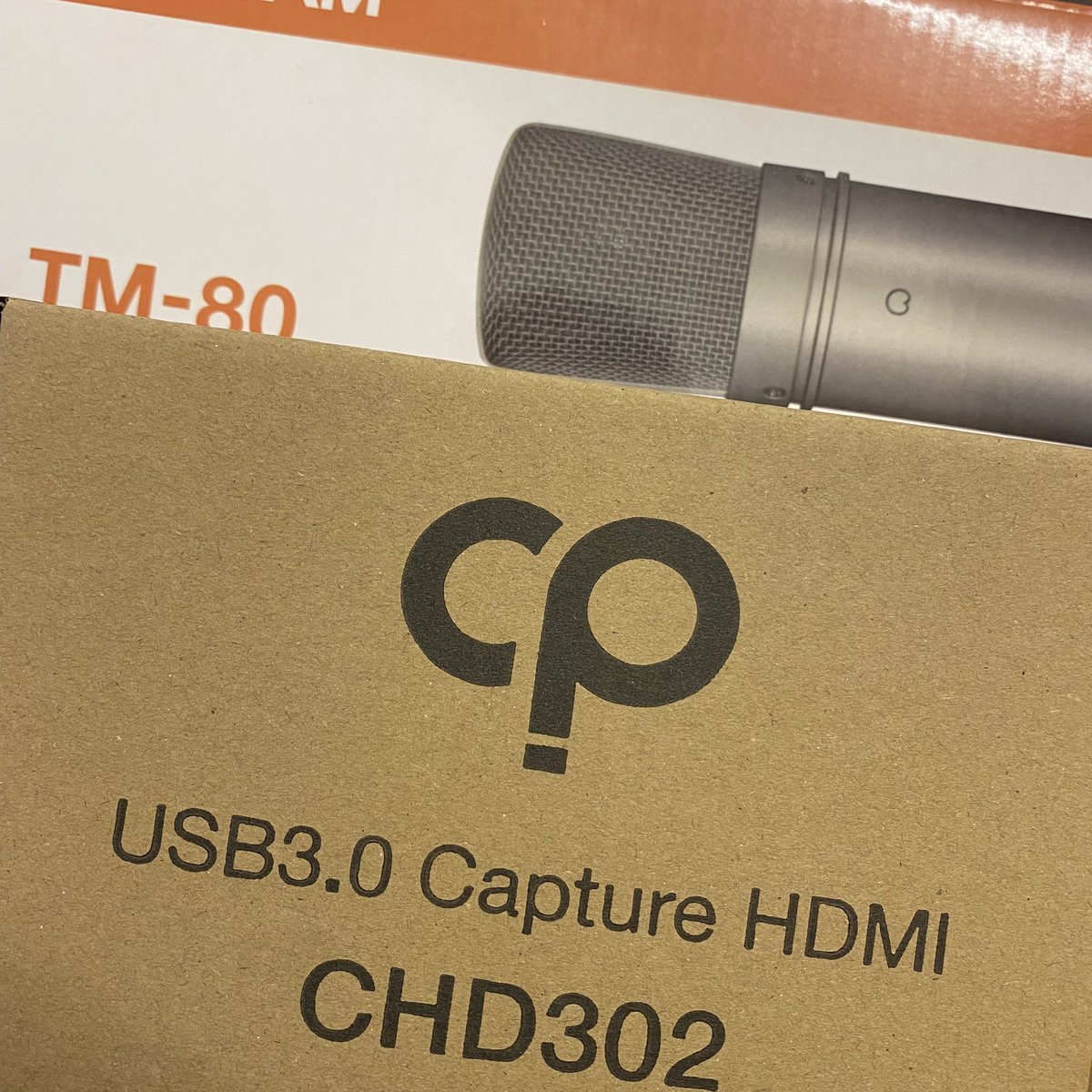 N_kada_yr03's tweet photo. マイクとキャプチャーボード届いた〜！ギリギリだけどちゃんと準備すすんでる！

9/9、ちゃんと配信できますよーに！
 #Vtuber準備中  #TM80 #CHD302 https://t.co/oo7gnsRqJf