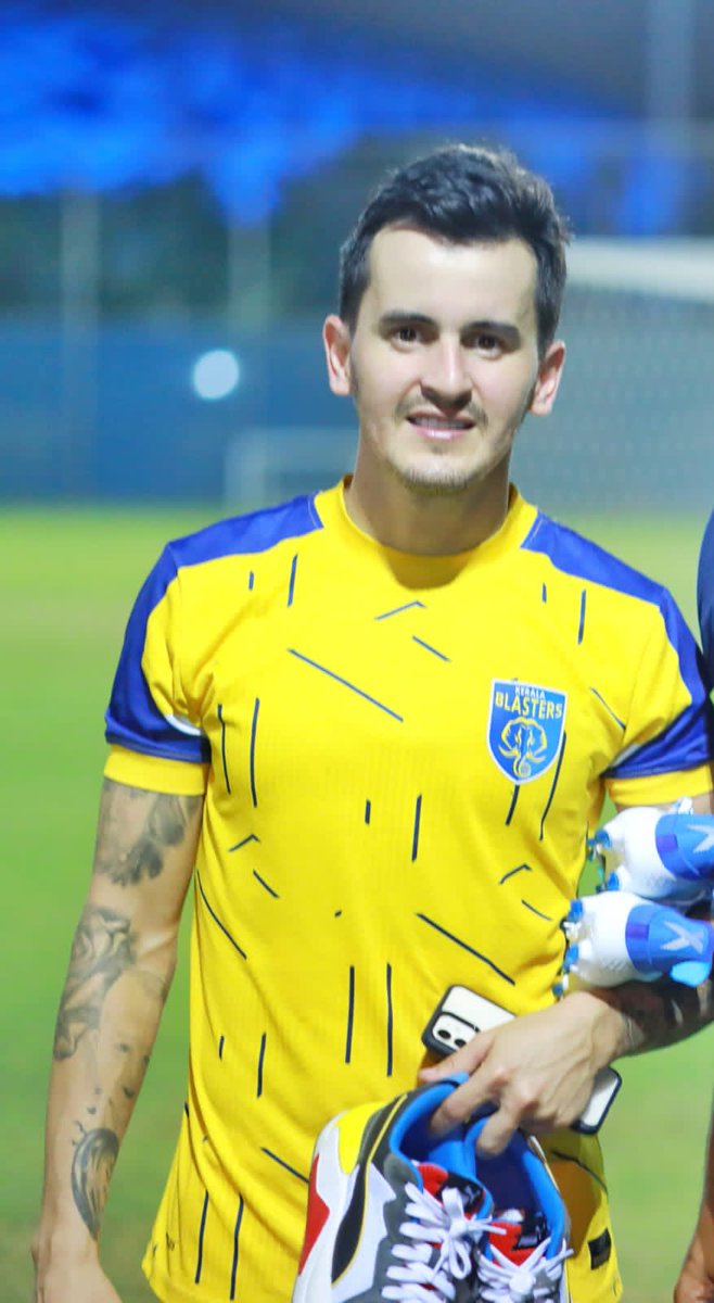 H16Sports's tweet photo. Captain Fantastic 💛💛⚽

https://t.co/G2qKIOX0dG

#h16sports #KeralaBlasters #Manjappada #yennumyellow #captain #luna #sports #football #dubai #uae #kerala #kochi #India #trending #preseason #soccer #UAETour #halablasters https://t.co/pHwGO18NtD