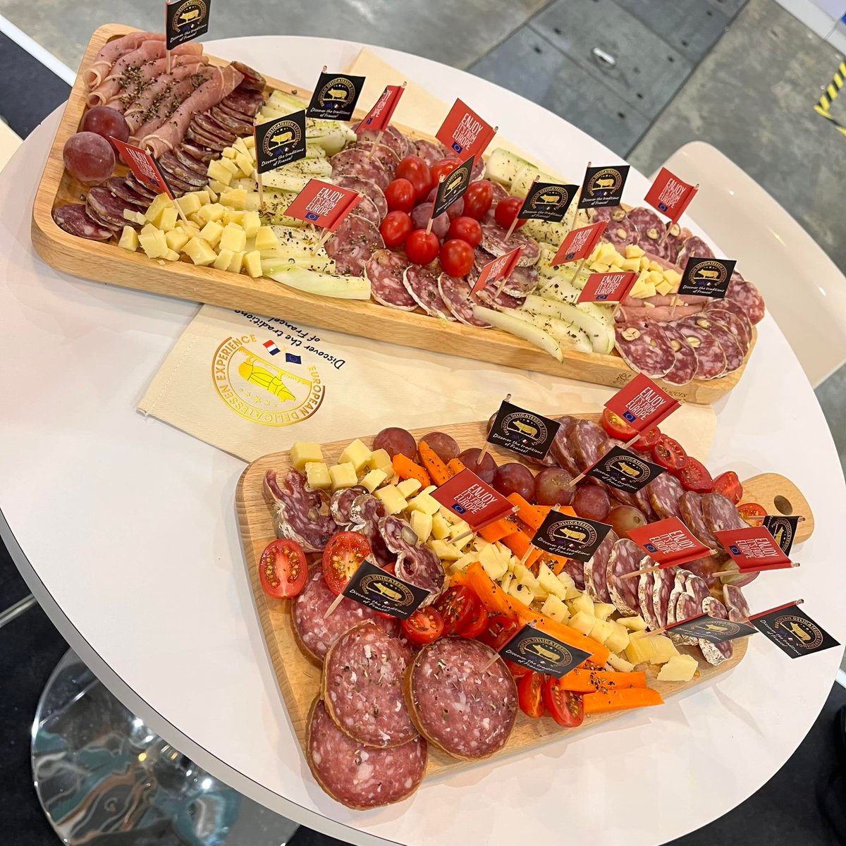 French Chamber Singapore (@frenchchambersg) on Twitter photo Come and discover our stand ๐ฒ๐๐ฐ-๐ฌ our charcuterie products at <a href="/foodhotelasia/">Food&HotelAsia</a>. Today our chef Felicien Cueff will be offering you a culinary show at 3pm bacon, saucisson, coppa, sausage, lardons...succumb to the greed! Come and discover our stand ๐ฒ๐๐ฐ-๐ฌ our charcuterie products at <a href="/foodhotelasia/">Food&HotelAsia</a>. Today our chef Felicien Cueff will be offering you a culinary show at 3pm bacon, saucisson, coppa, sausage, lardons...succumb to the greed!