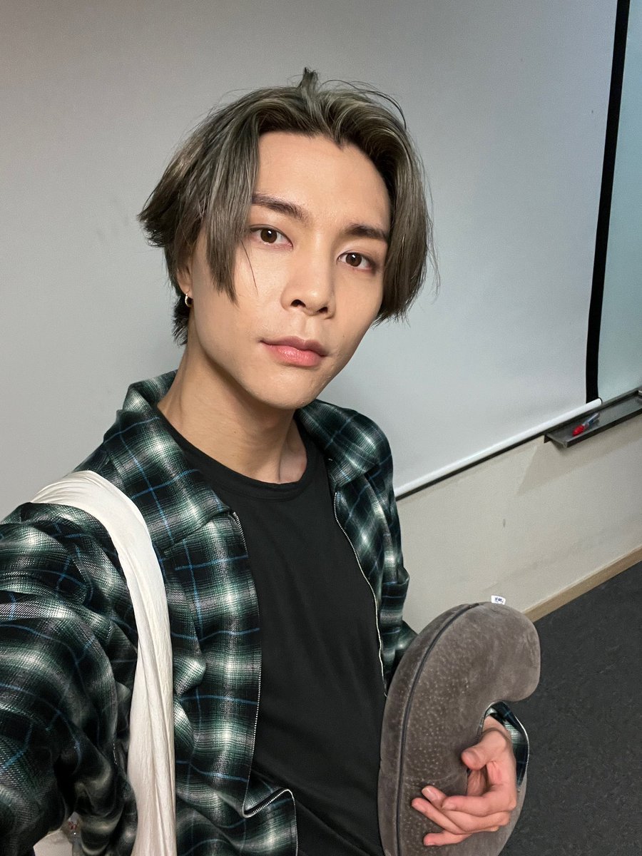 admirablejsuh's tweet photo. and here he is! 🥺💗 https://t.co/8BVssx1ls4