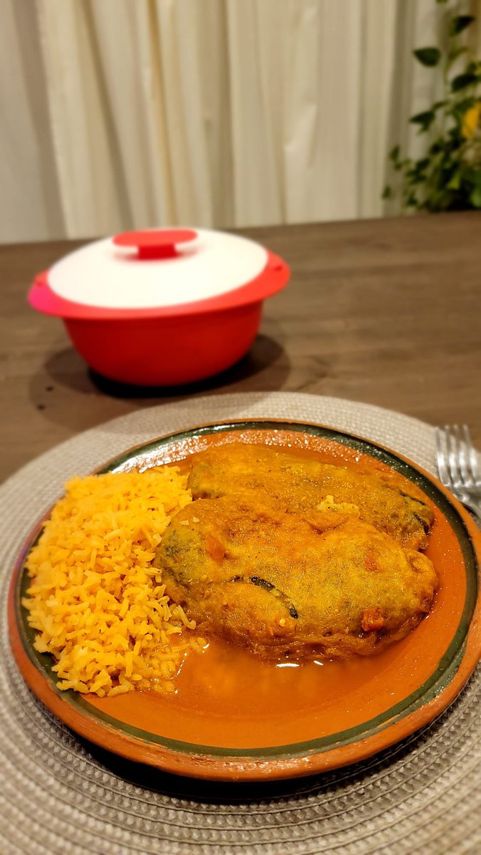 ChefDivinoJ3's tweet photo. A quien se le antojo esté delicioso Plato de Chiles Rellenos con arroz Estilo... @DivinoJ3 😋👨🏻‍🍳 #chefdivino https://t.co/JslbHnAItx