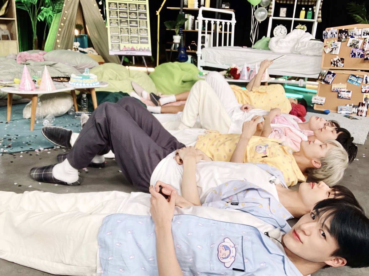 Jenoy's tweet photo. The chaotic condition has taken all of us down, now time to rest I guess, while bickering with each other without any end. The situation is under control for now, but give it few hours, we would come back on our usual state. Wait for us, would you? https://t.co/x8D1DBWhNm