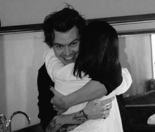 hl4tde's tweet photo. Au Larry

Donde Ha;rry tiene una hija adolescente a la cual crío con su mejor amigo por los últimos 12 años 

o

Donde Ha;rry está inconsientemente enamorado de Lo;uis y todo se vuelve un poco confuso cuando empieza a darse cuenta de eso https://t.co/Xy3MASJD95