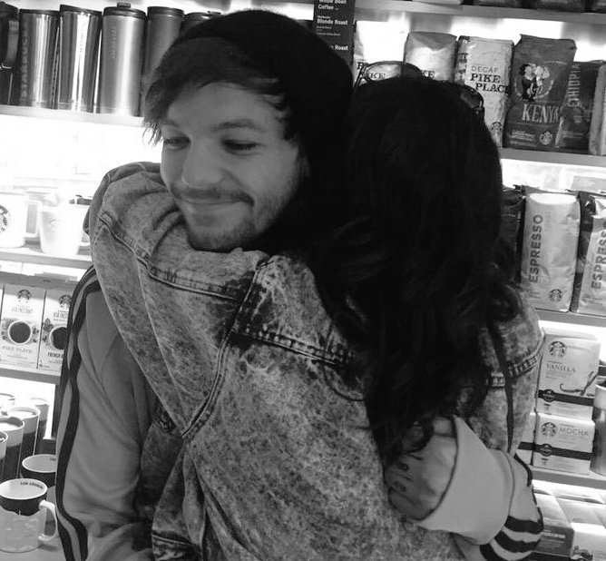 hl4tde's tweet photo. Au Larry

Donde Ha;rry tiene una hija adolescente a la cual crío con su mejor amigo por los últimos 12 años 

o

Donde Ha;rry está inconsientemente enamorado de Lo;uis y todo se vuelve un poco confuso cuando empieza a darse cuenta de eso https://t.co/Xy3MASJD95