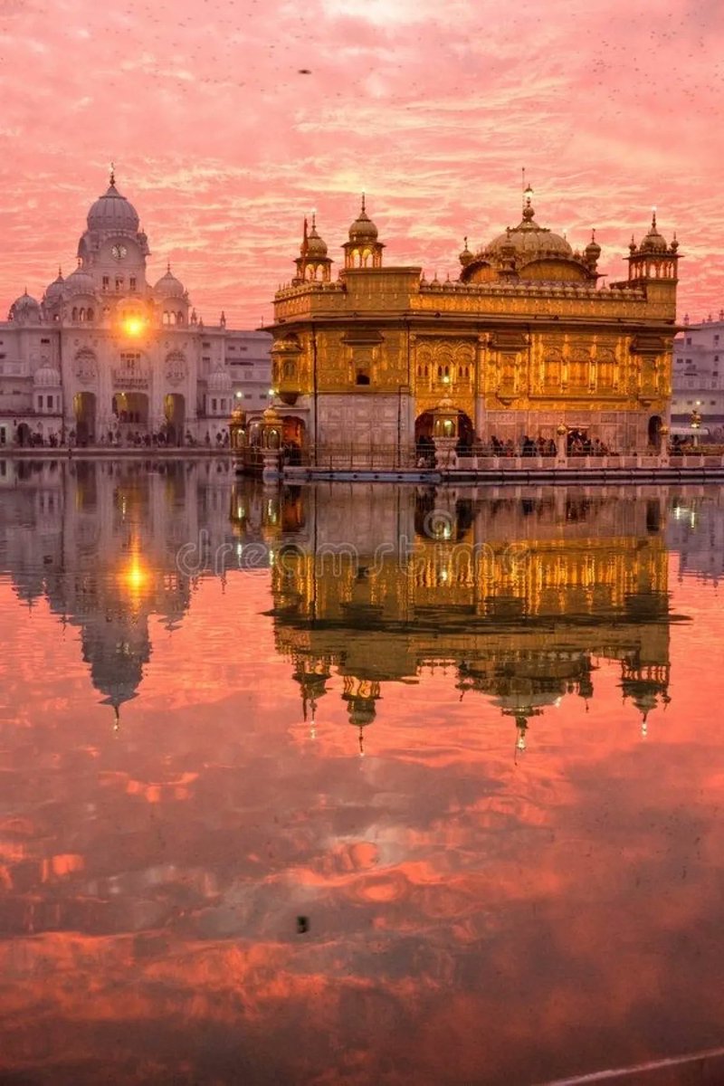 ErikSolheim's tweet photo. Incredible India 🇮🇳!
One of the most beautiful religious sites in the world!

Golden Temple at sunset, Amritsar. https://t.co/pX2f1ekYMq