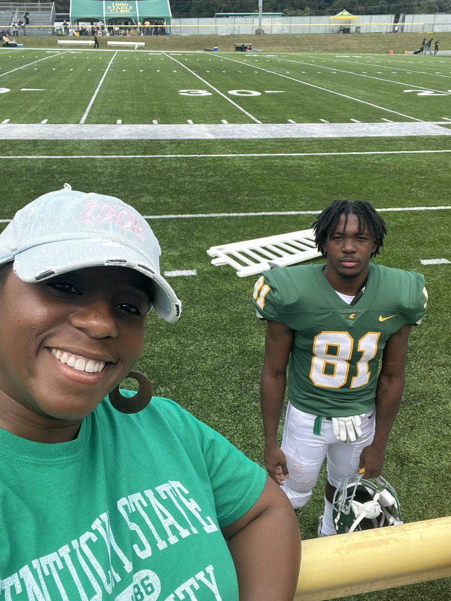 SilverJanail's tweet photo. Got to see my fav football player @jalensilver_ this weekend rockin’ a new uniform. Let’s go Thorobreds🐎💚💛 https://t.co/y53XGeoR0P