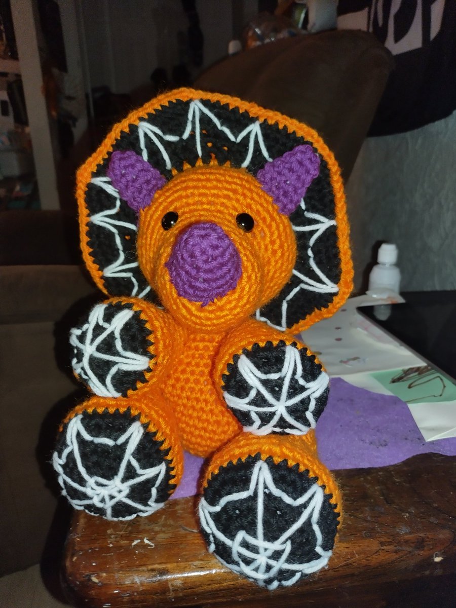 Fluffiecroation's tweet photo. My spooky dino... He took me 3 days but I love him https://t.co/Vep7vDabnO
