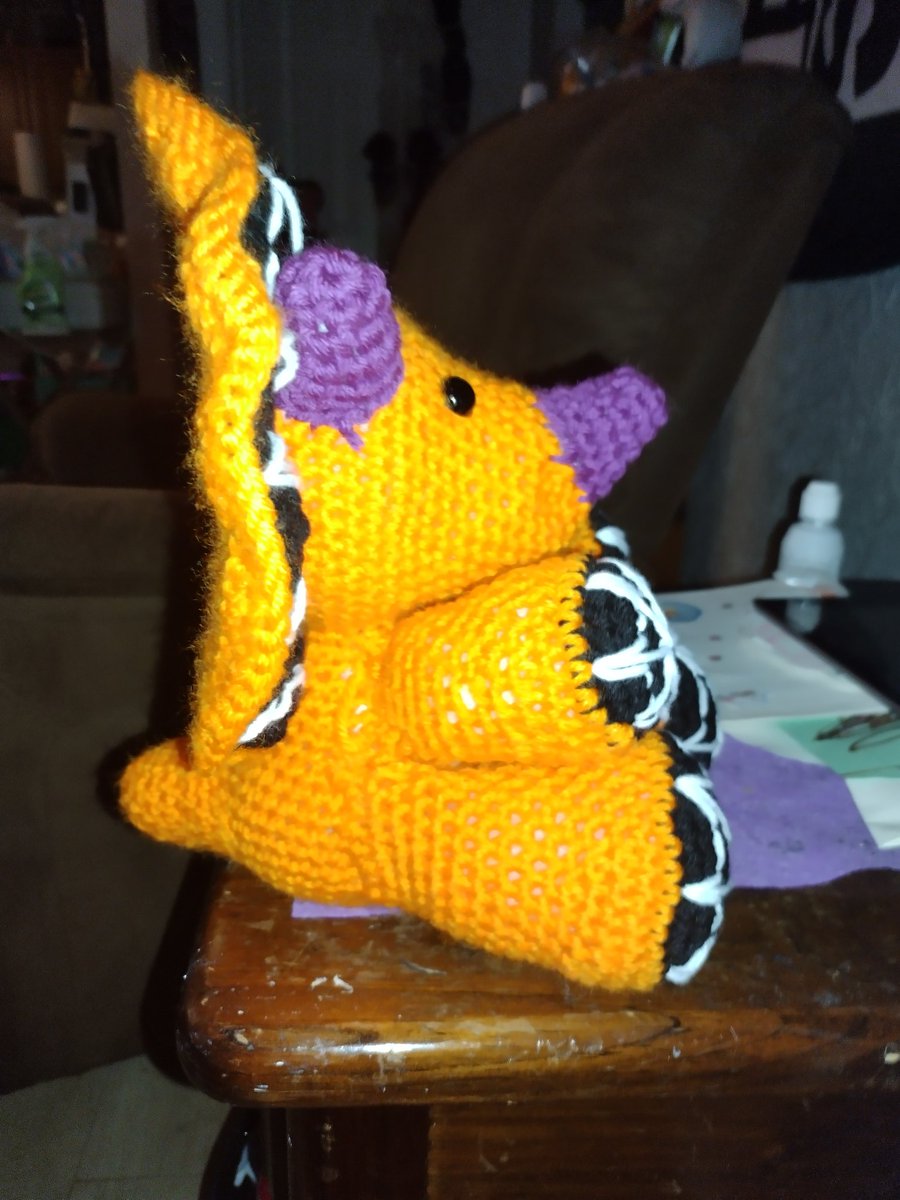 Fluffiecroation's tweet photo. My spooky dino... He took me 3 days but I love him https://t.co/Vep7vDabnO