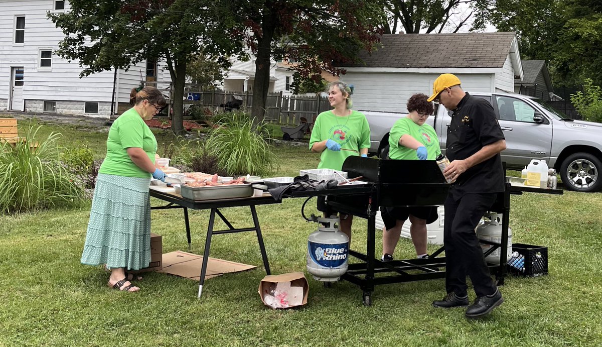 CFallsCurrKto12's tweet image. Tonight’s Fresh Farm Garden Party was a great combination of CF Talent - vegetation, art, music, and seating created and nurtured by our staff and students! @CFallsHS @CFBands @cfhsfutures1 @chefbillbailey