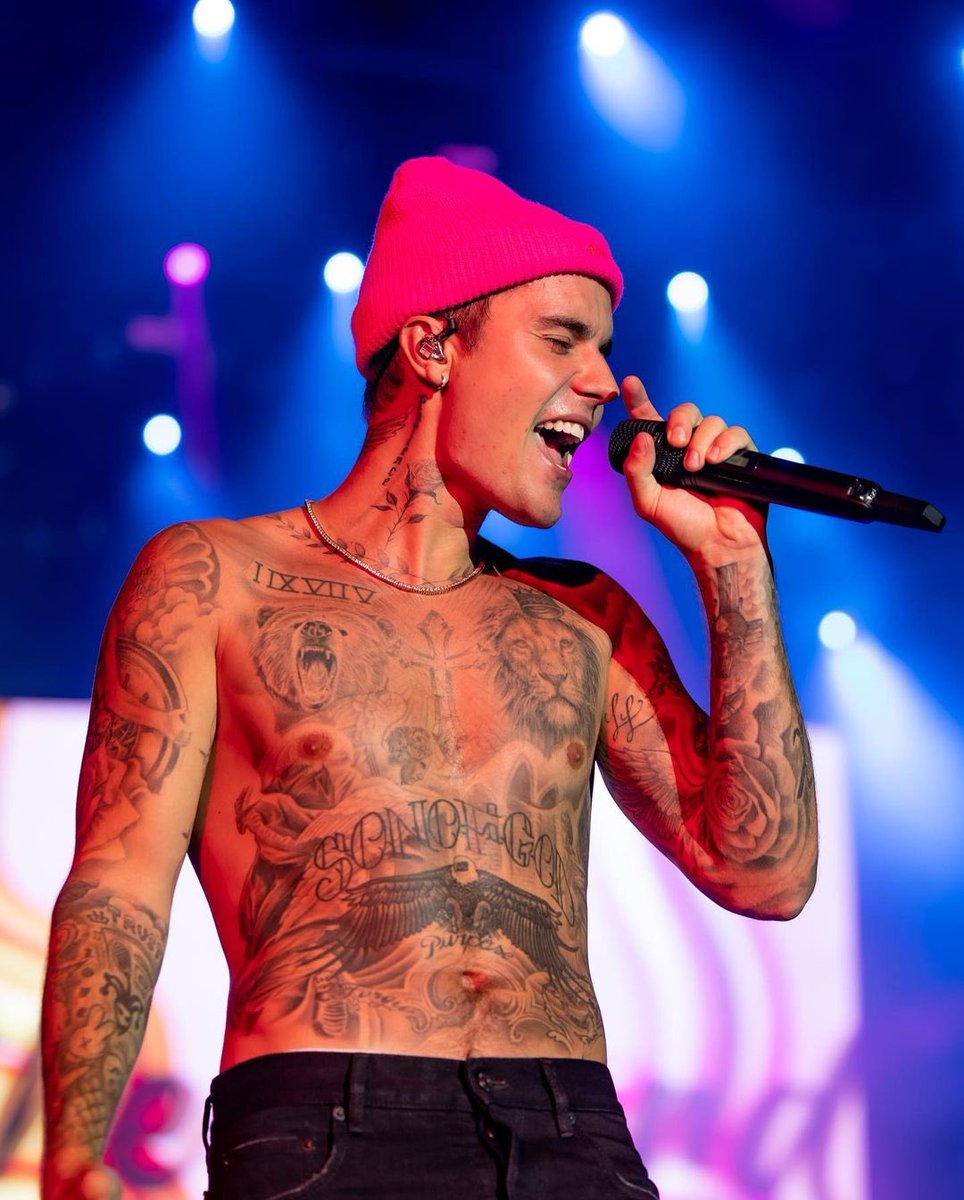 availablebiebzs's tweet photo. WE ARE WITH YOU JUSTIN BIEBER https://t.co/nEU8yNCanO
