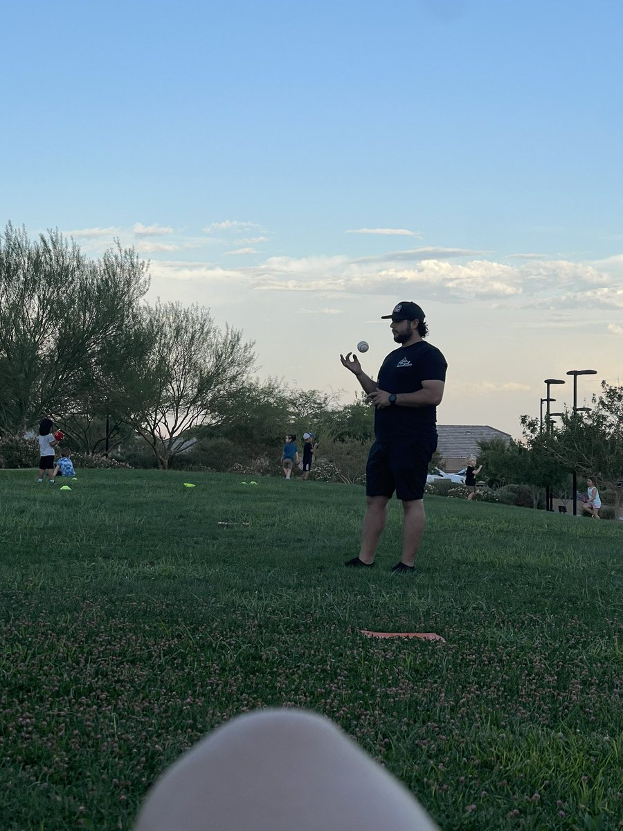 _YarYarBinx's tweet photo. Just a Tater coaching t ball 😍@Tallon911 https://t.co/AC8FpIipj6