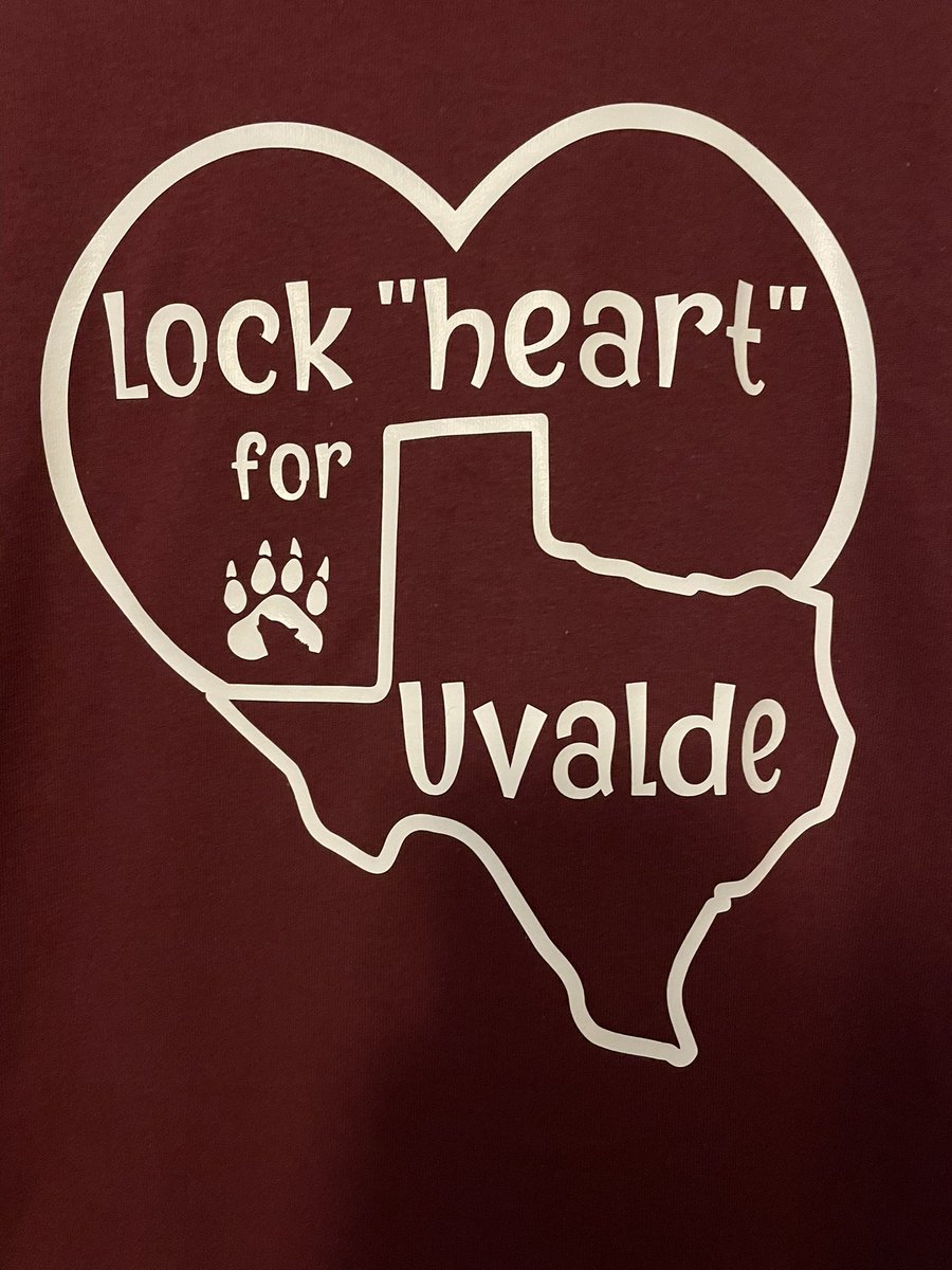 Queenpce's tweet photo. Made me a shirt to show my love and support. @plumcreekelem #PCEFIESTA #LockhartForThepeople #twopawsunite https://t.co/XvpmWUda7c