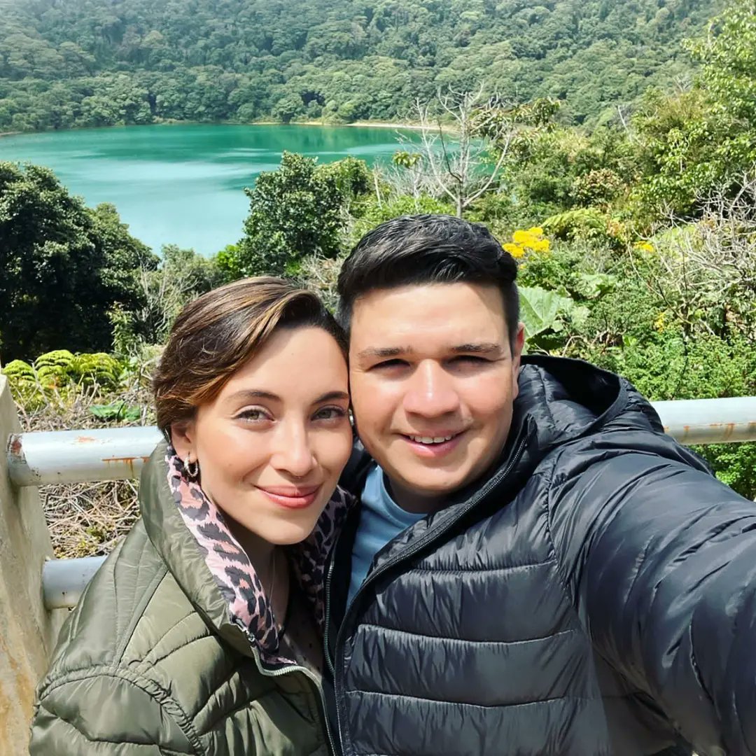 Hace unos días le pregunte a Dani que si podía subir fotos con el y, la manera en la que me respondió me hizo reafirmar que siempre llega algo mejor a nuestras vidas..!🥺❤️
#sememetiounabasuritaenelojo