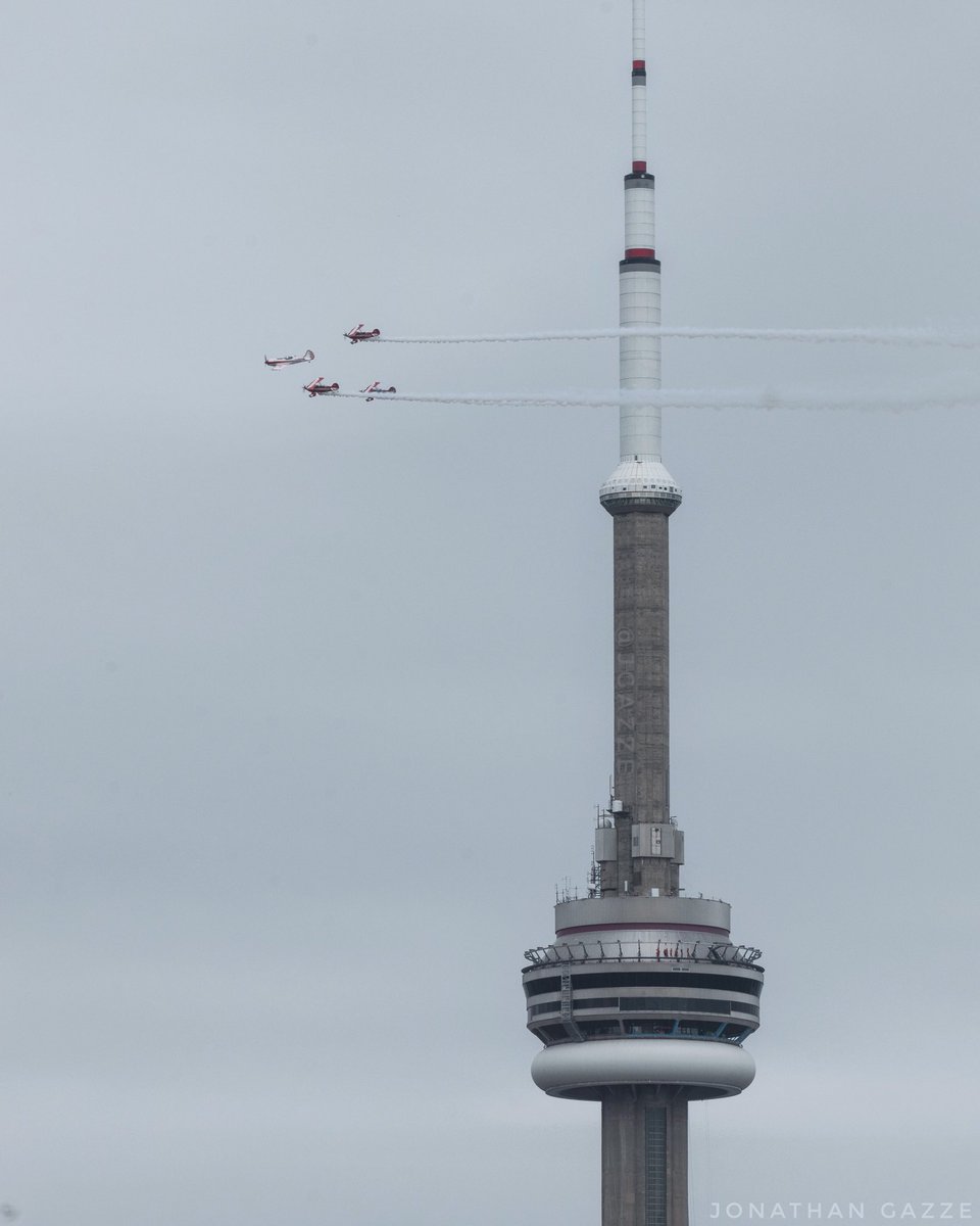 Jgazze's tweet photo. Air show highlights 👀 #ExPlace #CIASToronto #cias #airshow https://t.co/SSS2A1IW4g