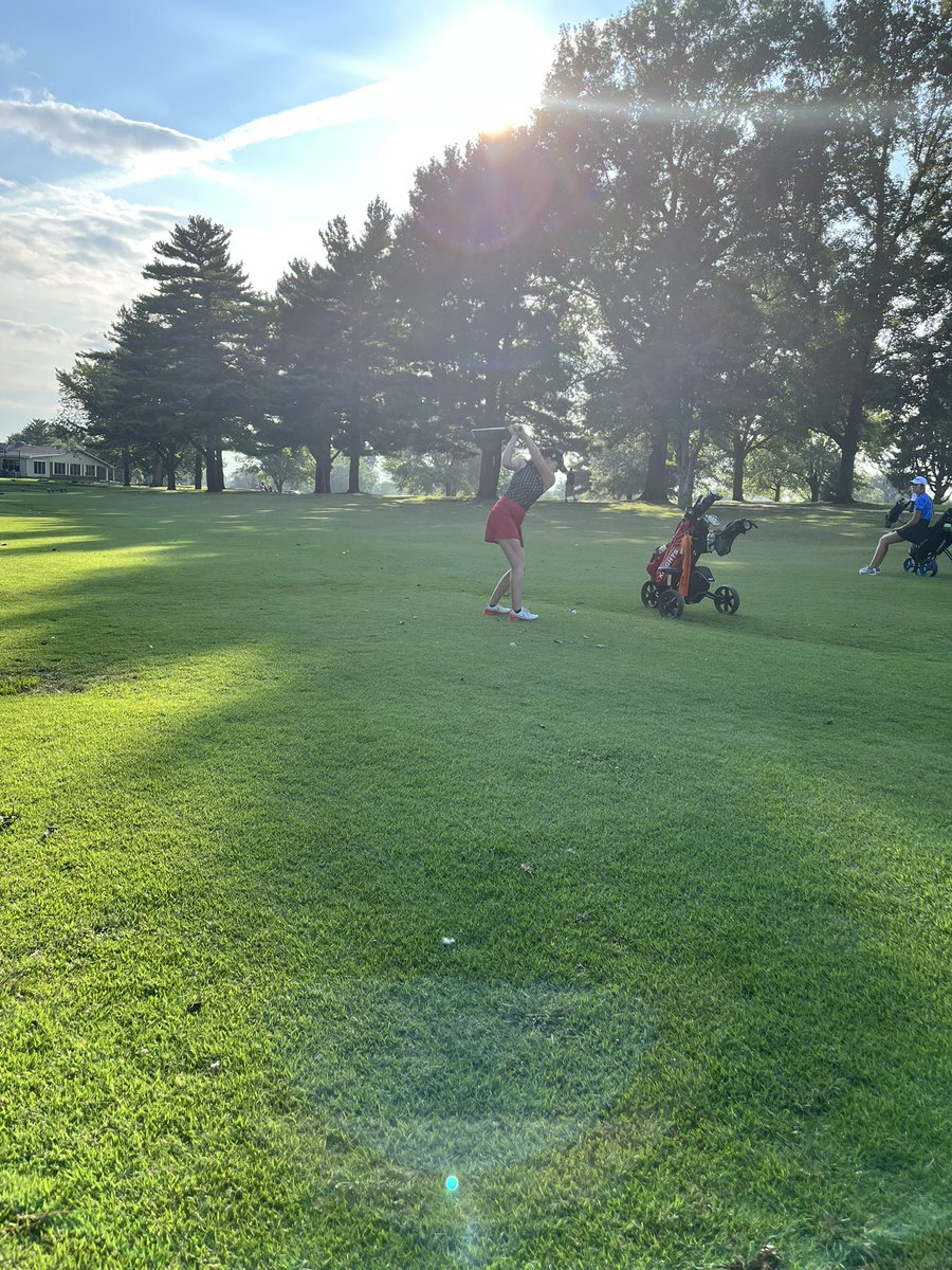 The Knights earn a 3rd place finish with a season best 349 at the O’fallon Invite @ Tamarack (out of 17 teams). Emma Hill leads the way with a 5th place 78 and Makenna Jensen PR’s with a 6th place 79! Layla Moore 95. Alexa Shreve 97.
