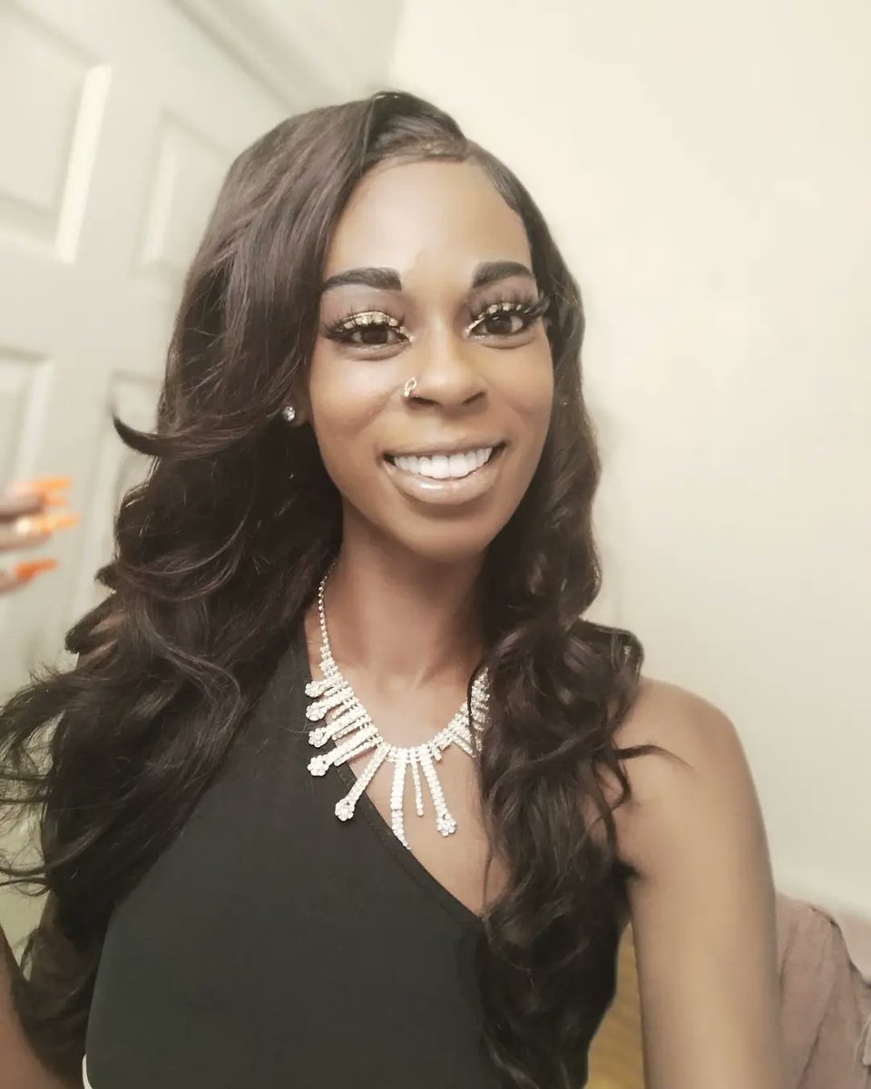 YoniExpress's tweet photo. Meet Jalisa, the ONLY BLACK WOMAN OWNED MANUFACTURER AND DISTRIBUTER OF HER OWN FULL BEAUTY LINE IN SC USING HER OWN RECIPES! SHE has over 100 different products. BUT SHE IS SO UNDERRATED ❤️  #beauty #skincare #BlackOwnedBusiness #BlackTwitter #TikTok https://t.co/MyIHadLwRW