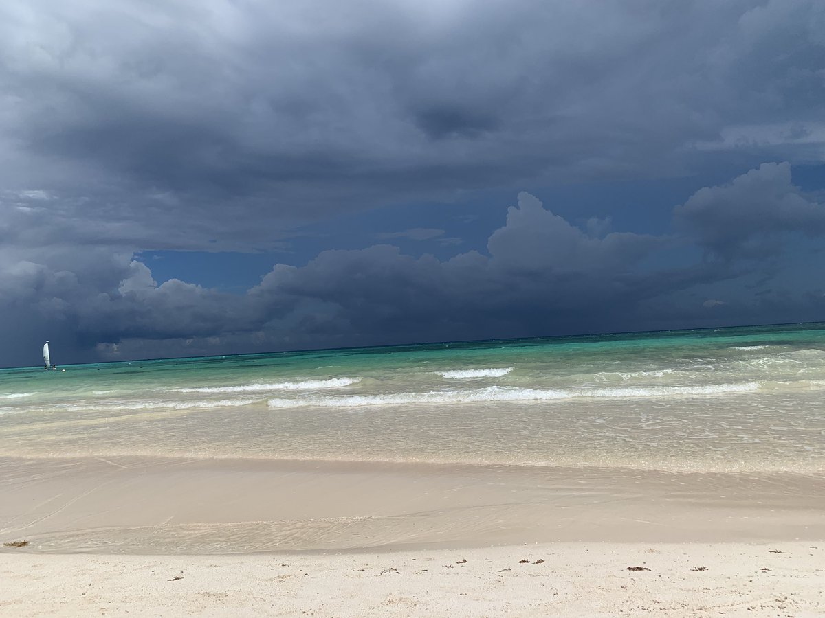 gatolina's tweet photo. Así el@mar hoy en Xpu-há #CaribeMexicano #PlayaDelCarmen https://t.co/6CxNhn0gKx