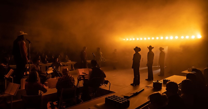 NTT_Taichung's tweet photo. 🌍One Min World Arts🧑🌾
#Oklahoma! Revival: Dark, and Daring
#DanielFish's revived version of the classic "American-ness" musical, fasinated the audience with unsettling scenario and thrilling dark interpretation.
Photo Credit ©Marc Brenner
#OneMinWorldArts
↓↓