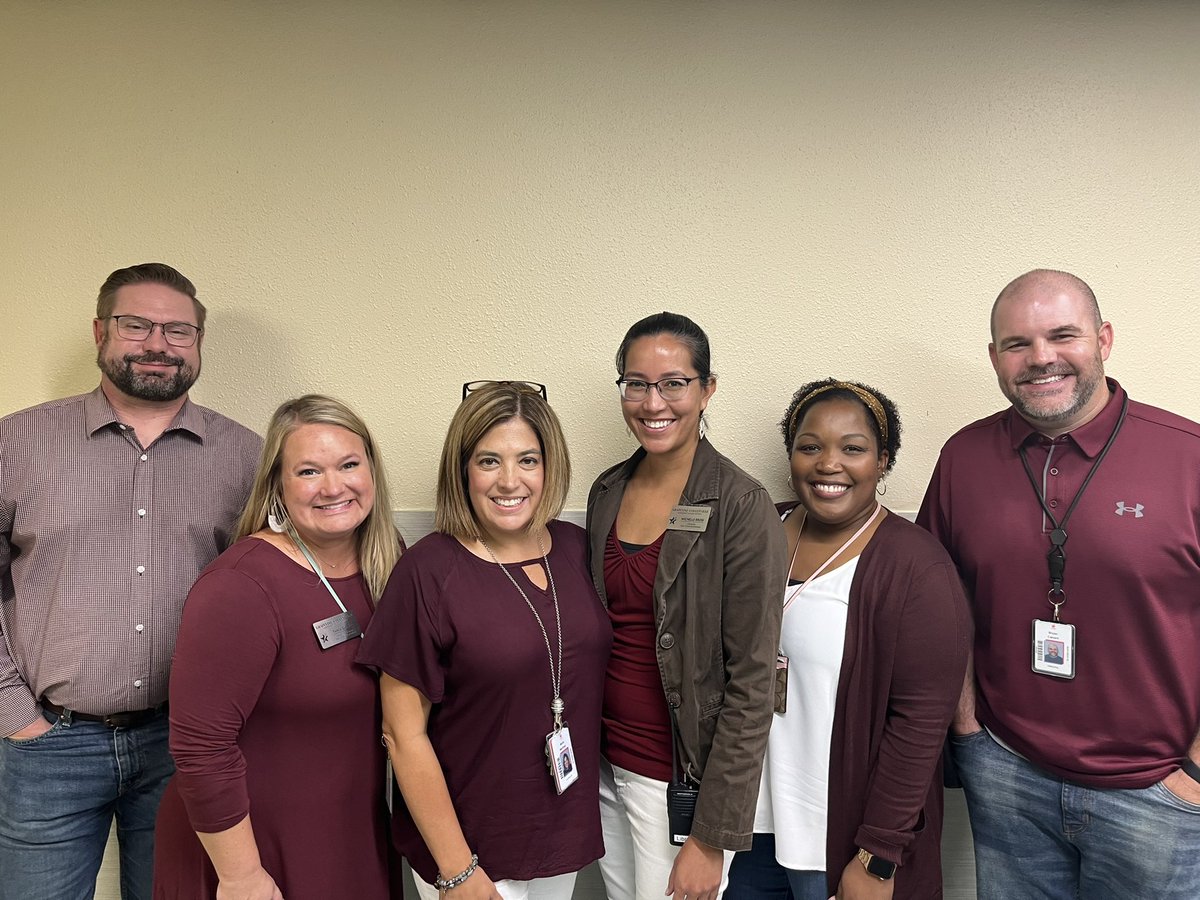 Lead team <a href="/BearCreekElem/">Bear Creek</a> honoring Uvalde CISD in maroon and white today. #teamBCE #BESTatBCE #StandWithUvalde