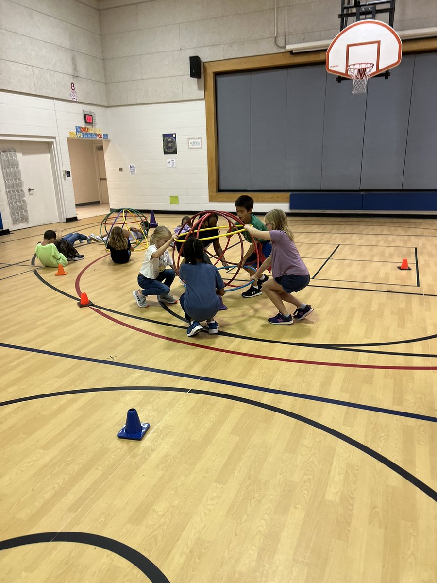 BushHillPE's tweet photo. Today, students worked together to build a dome, and then carry their dome around the gym to collect other equipment. #teamwork #cooperativeactivities #workingtogether @FCPS_HealthPE @bushhilles @HeatherSable https://t.co/N1Hp3JGbUK