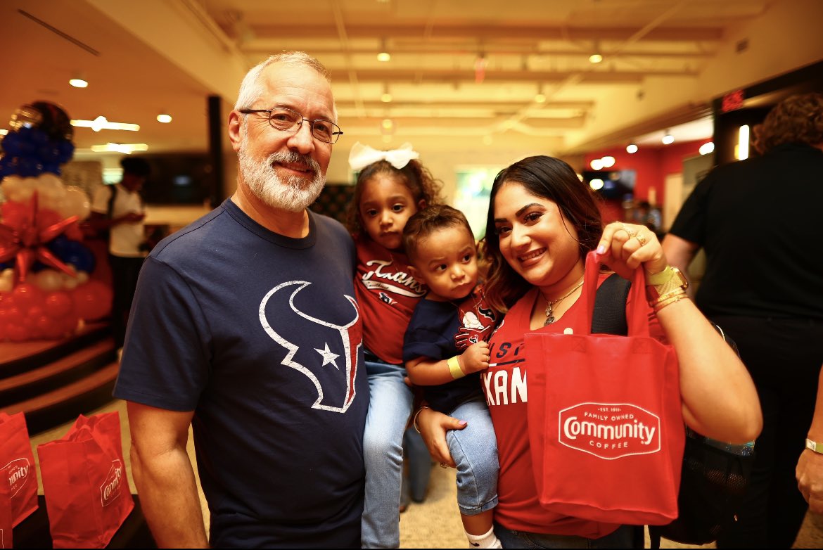 TexansPresident's tweet photo. Great night of bowling and fun with our H-Town heroes, players, Legends and @CommunityCoffee! Can't wait to see y'all at the game on Sunday. #LibertyWhiteOut https://t.co/YlMrm8LRMG