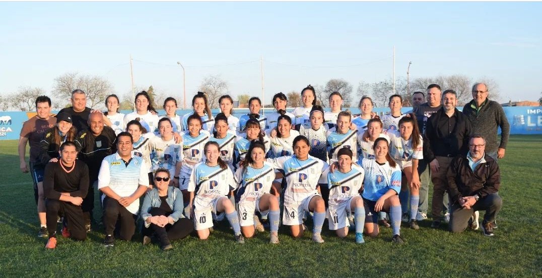 Día Histórico para el Fútbol Femenino Bahiense. Por primera vez en la ciudad de Bahía Blanca se presenta la Selección de Primera, ya en marcha para presentarse ante el Torneo de Selecciones Mayores que realiza la Federación Bonaerense Pampeana. 
<a href="/LigaDelSurOK/">LigaDelSur</a> 
<a href="/ffbpok/">Federación de Futbol Bonaerense Pampeana</a>