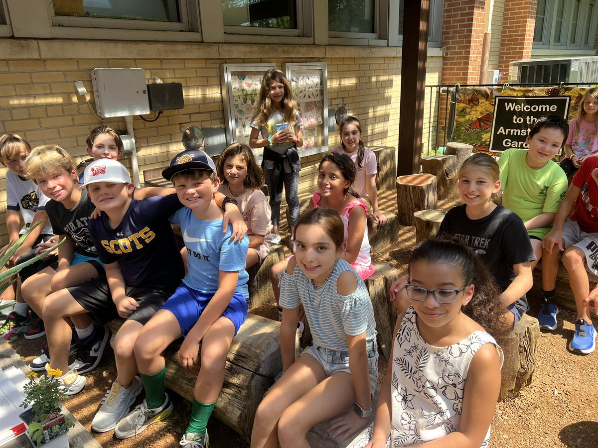 MsGreen4thgrade's tweet photo. We had the best time at Garden today🪴🌻👩‍🌾🧑‍🌾 #deepintheheartofarmstrong @ArmstrongHP https://t.co/yLRGGmh8SB