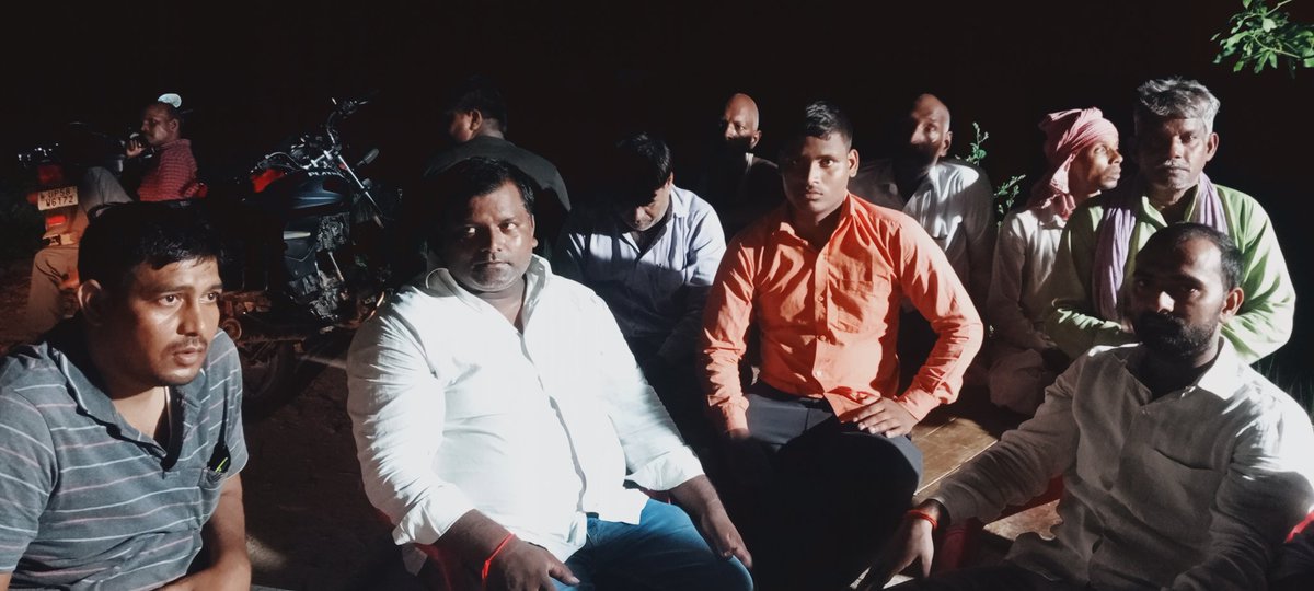 itsshailendraY1's tweet photo. आज शाम को अपने क्षेत्र के तमाम नौजवान साथियों से मिल���र अनुरोध किया कि भ्रष्टाचारी सरकार को हटाकर पुनः समाजवादी सरकार बनाने पर अमल करे https://t.co/WxgxokGlsC
