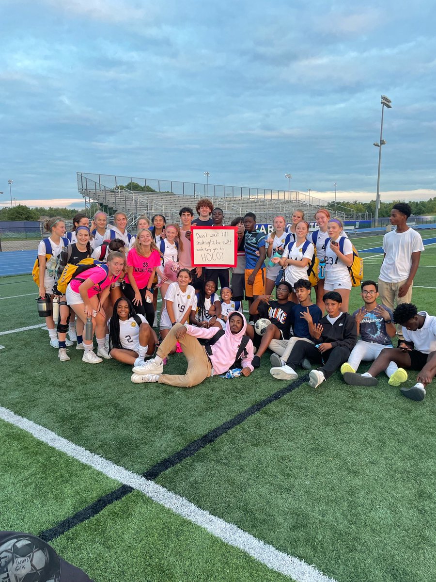 girls_hills's tweet photo. #Hocoinvite When even on the road your players get asked to homecoming. Well played young man , well played!! https://t.co/FoUMfJerIs