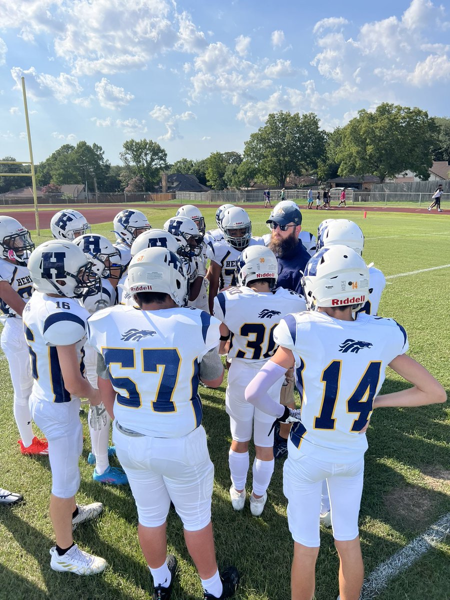 HMSBoysAth's tweet photo. 8th grade boys with the sweep over Bedford Junior High and start 1-0! A team takes care of business 38-12 and B team caps off the night with an 18-6 victory! 7th grade goes tomorrow night starting at 5 at HMS! @GCISD_Athletics @CHHS_FOOTBALL @CoachKirkMartin @PantherFBBoost! https://t.co/uw77LIQD1g