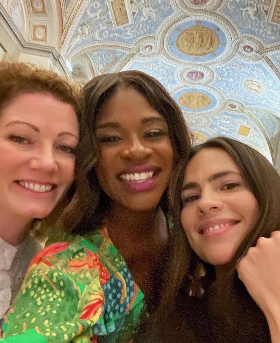 dear_atwell's tweet photo. Mais fotos de Hayley com amigos no Vaticano 💕

📲 via Instagram Edwina Findley 
#HayleyAtwell https://t.co/8IUroR8p5e