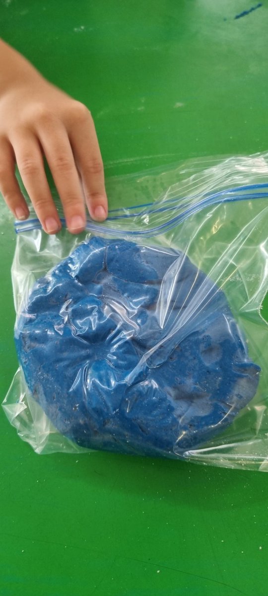 MimiMokhsein's tweet photo. 2 weeks of Roaming in Reading Intervention. Students had fun reading instructions and then making playdough. We get to see their reading skills, comprehension and just get to know each other while making the playdough. 

Note to self: Don't wear white. What a fun mess! https://t.co/93TeOxNTEo