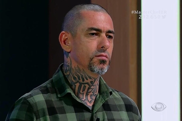 Mari___aa's tweet photo. Fogaça vendo a Lays com o namorado 🙃

#MasterChef #finalMasterchef https://t.co/0kCgoa8lXm