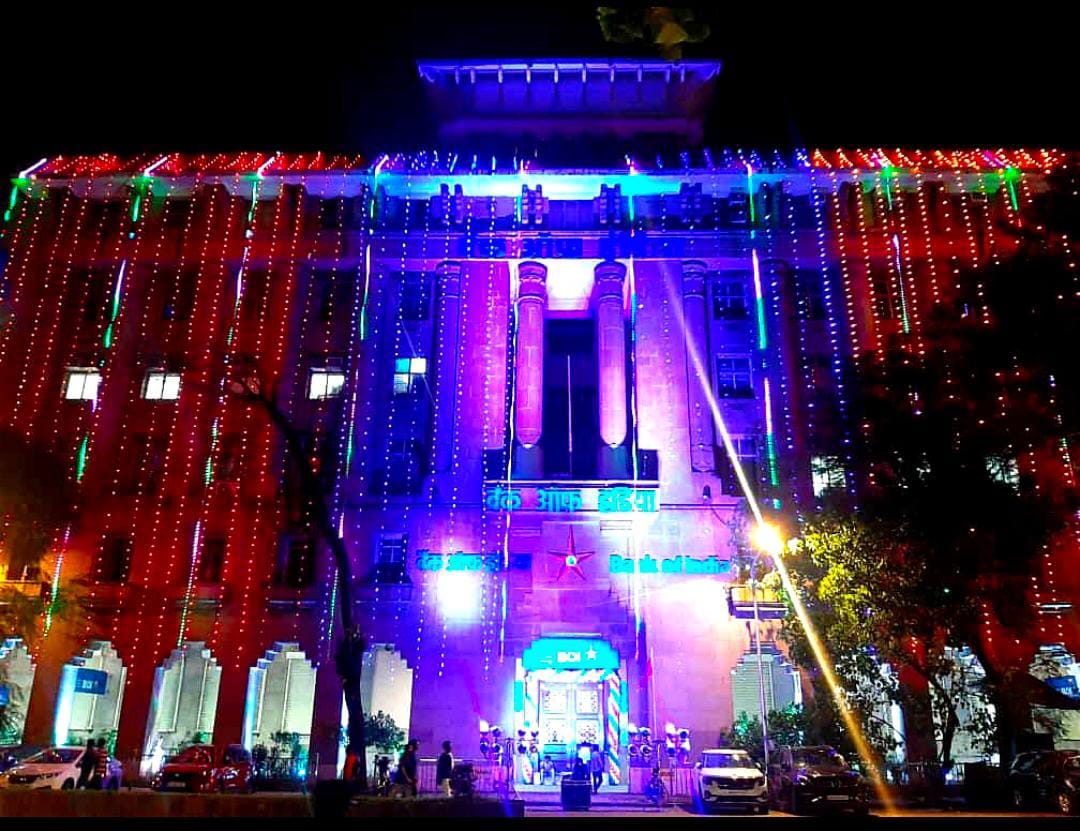 BOI,The Standalone bank with it's glorious presence in 5 continents as depicted by the star⭐, is celebrating it's 117th foundation day with lots of love and trust from customers as well as all the stakeholders. Star continues to Shine.
⭐⭐⭐⭐❤️❤️❤️❤️
#WeLoveBankofIndia