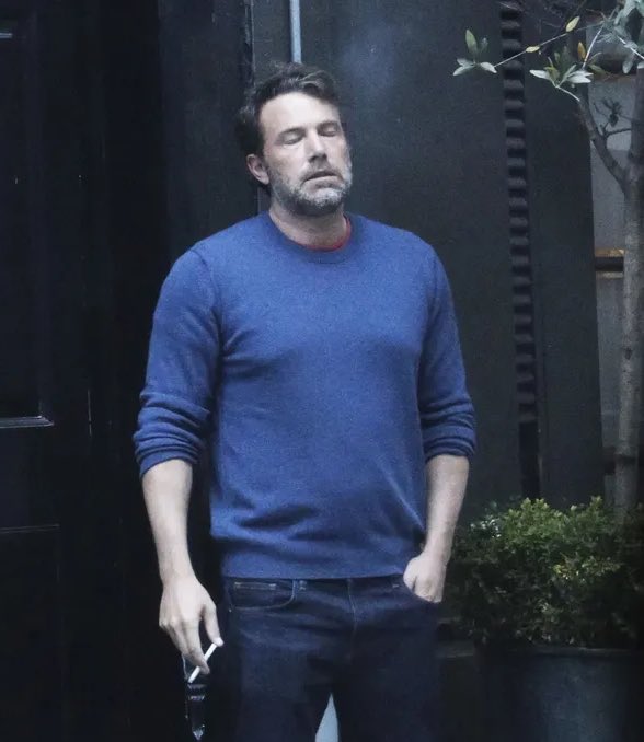 TheBachBabes's tweet photo. Bachelor Nation the second they saw Jesse standing in front of a dimly lit empty studio  

#TheBachelorette https://t.co/kBrTb050mx
