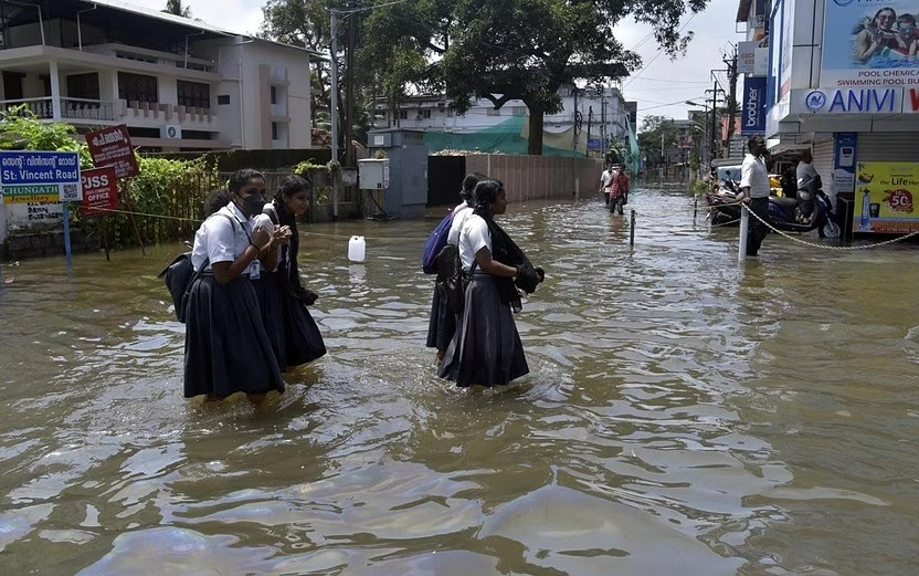 AbhishBanerj's tweet photo. No, these are not images of water logging in Bengaluru.

These are pictures of Kochi shared by The New Indian Express just from last week (Aug 30)

Did you see any outrage against Kerala govt?

Now you understand liberal privilege. https://t.co/InaPtc00A1