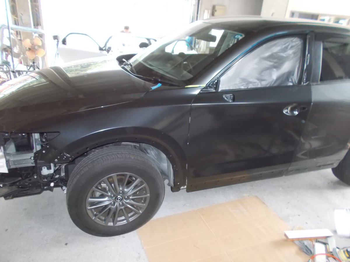 takizawakazuya's tweet photo. マツダ　ＣＸ-5　マシングレーメタリック　特殊な色です　＃タキザワ自動車　＃マシングレーメタリック塗装　＃マシングレーメタリック　＃46G #46V #42V ＃マツダ　＃ＣＸ5　＃ＣＸ8　＃松戸車修理　＃鈑金塗装　＃事故　＃保険修理　＃流山車修理　＃市川車修理　＃船橋車修理　＃柏車修理 https://t.co/9mF3rMEej1