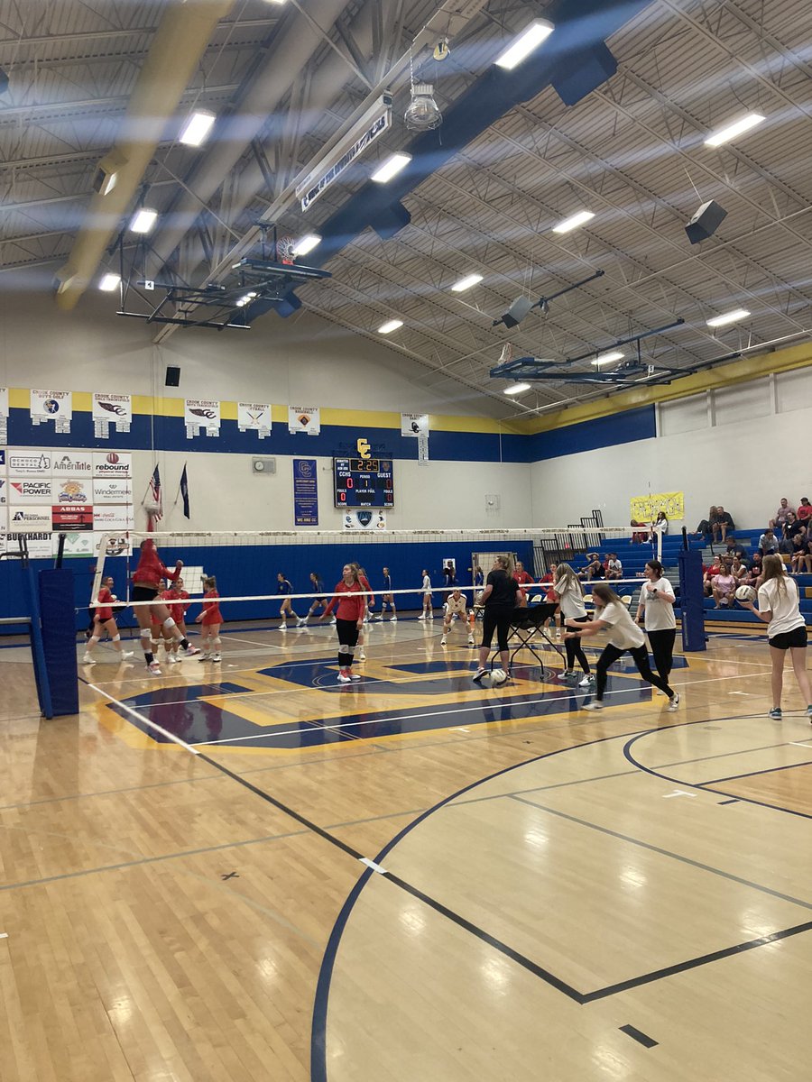 NoahChastTV's tweet image. Some girls volleyball action! Crook County hosting Mountain View in a non league match up @KTVZ #volleyball #TheBigPlayback