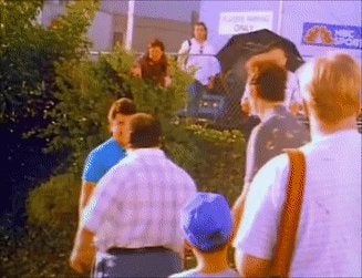 red_summit's tweet photo. Everyone talking about whether harry styles spat on chris pine and I'm thinking... it's just like the #Seinfeld episode 😂 #ImOld #iAlsoDontReallyCare https://t.co/Uoo1cxdI2A
