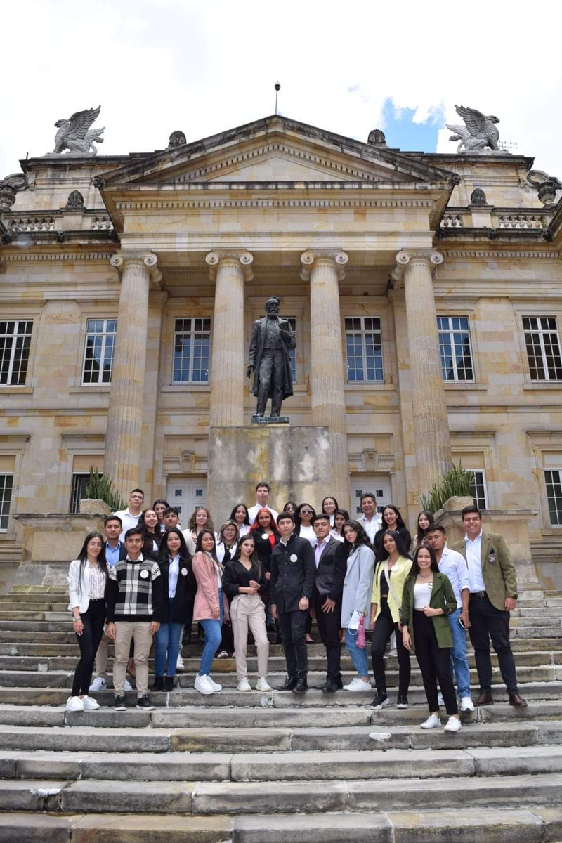ACCOLDI's tweet photo. El programas de Finanzas y Comercio Exterior de la UPTC  Sogamoso fue de visita a la @CancilleriaCol con el acompañamiento de la Academia Colombiana de Derecho Internacional. https://t.co/BRQXGsd4ZD