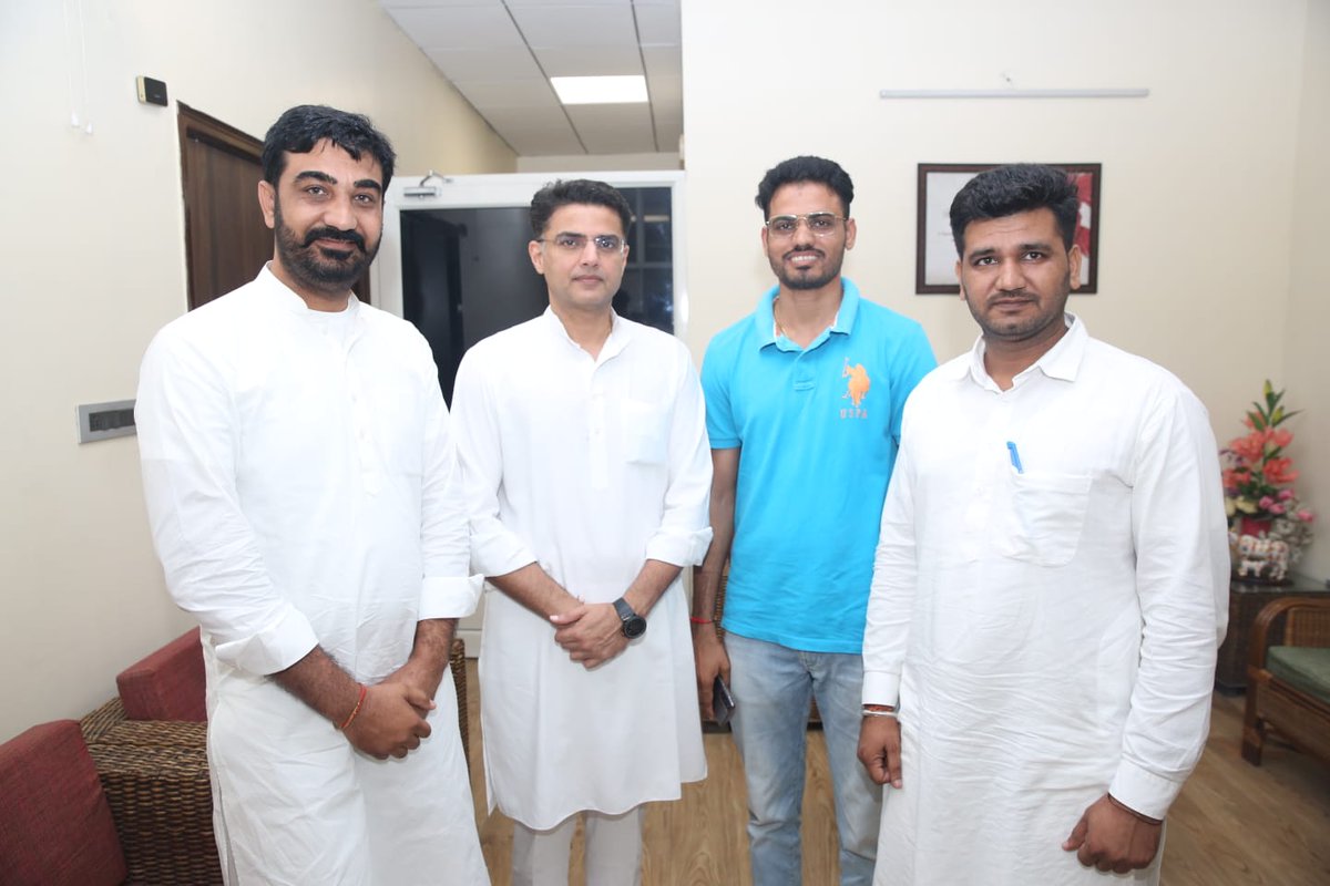 Sukhdev23986927's tweet photo. एक मजबूत नेतृत्व, युवाओं के प्रेरणास्रोत माननीय @SachinPilot जी को 45वें जन्मदिन की हार्दिक बधाई एवं शुभकामनाएं https://t.co/SVXCCQ9y71