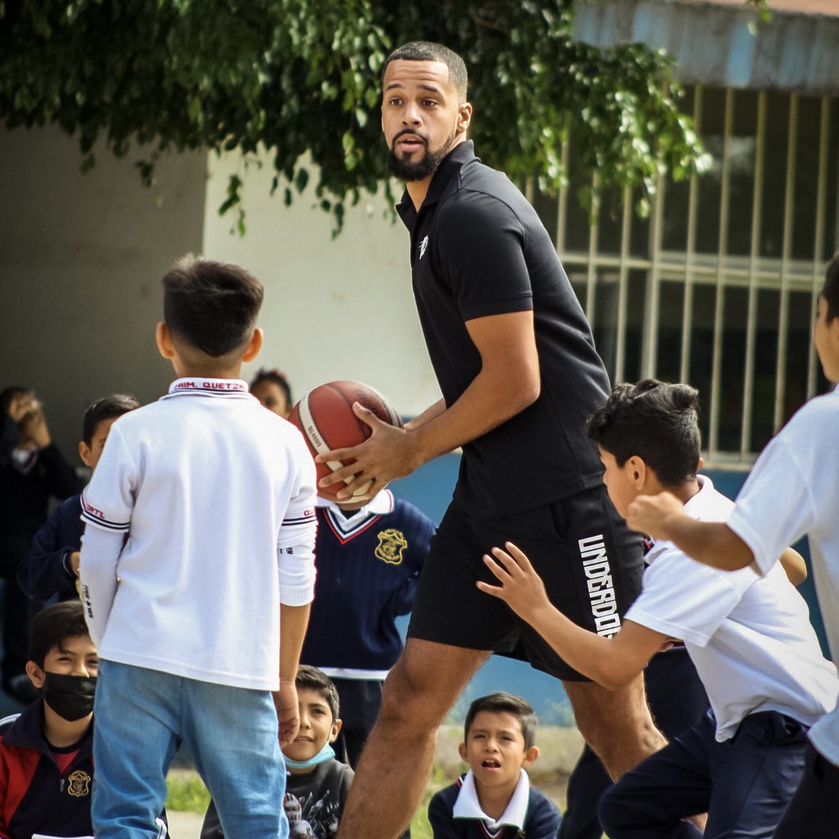 abejasdeleon's tweet photo. 📚 Visita a la escuela primaria Quetzalcóatl 🏀🐝

👉 Gran evento para seguir en nuestra labor de motivar a futuras generaciones y promover la práctica del deporte y sus valores 💚

👀 ¿Te gustaría que visitemos tu escuela? Escríbenos por MD 📩 https://t.co/gGXHUM47Xk