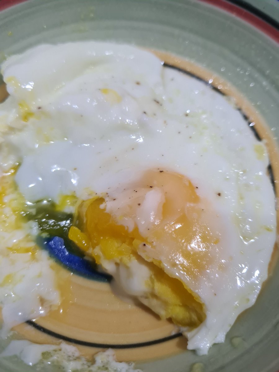marittacury's tweet photo. Comendo ovo e vendo a final do @masterchefbr #MasterChefBR https://t.co/X1PTJkaEt8