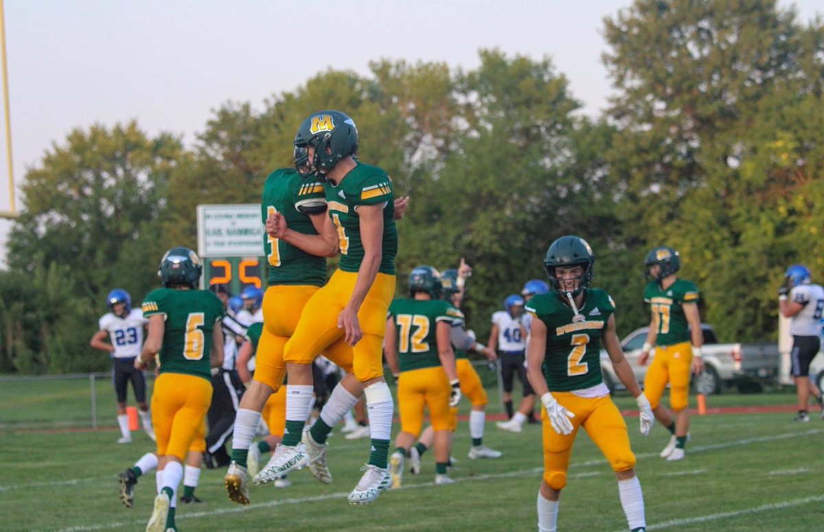 anna_swink1's tweet photo. Easy W for the Spoofhounds last Friday 🔥 https://t.co/An6TNWCJhv