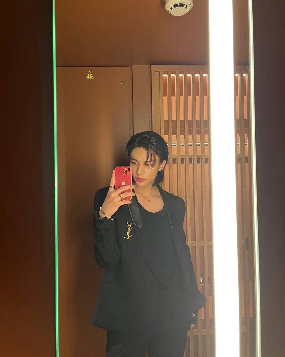 hyunjinpost's tweet photo. instagram update https://t.co/W33fuqDZAj