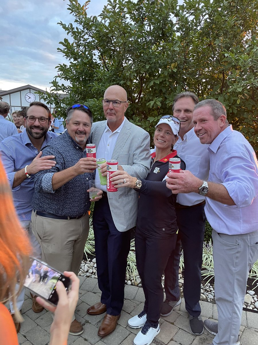 MikeMcGeeAnnika's tweet photo. We had a great evening at the @QueenCityLPGA draw party this evening. @thefizzybeez were a big hit!! @ANNIKA59 @kroger. Good catching up with @TheAnnikaAward winners, @MariaFassi0 & @brontemaylaw. And always good seeing Steiny. 😊 🥂🐝 #Makeiteezy #FizzyBeez https://t.co/QuoNuDAiCp