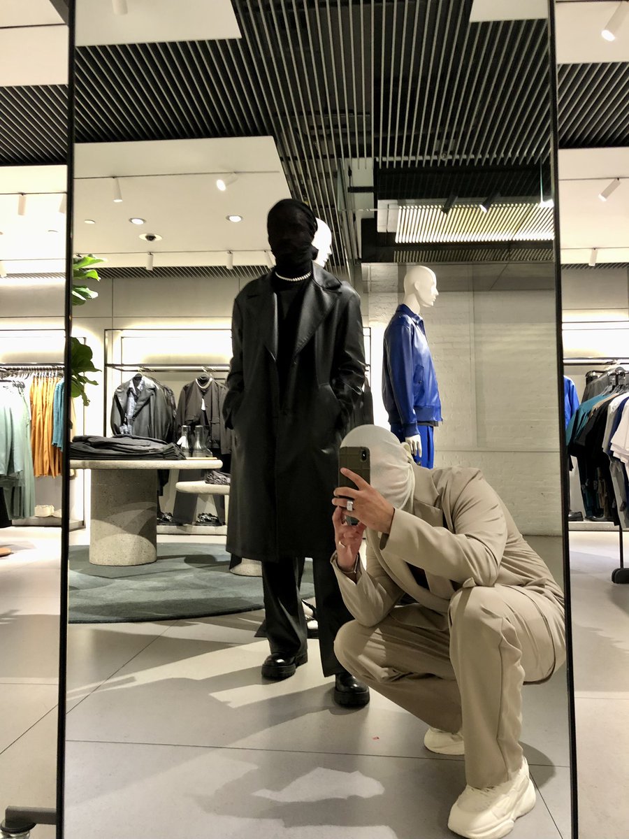 Mvrrshenry's tweet photo. NYFW 22 https://t.co/aJb0MOe0Hw